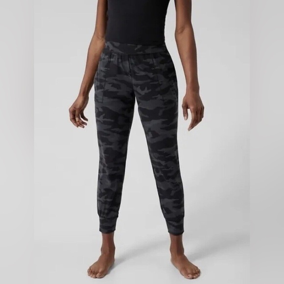 Athleta Black Salutation Camo Jogger Pockets Stretch High Rise soft yoga pants - Picture 1 of 5